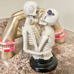 Skeleton Couple Figurine